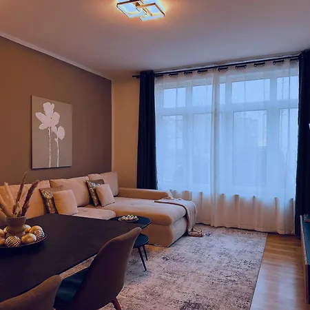 Safan I Elbnah I Balkon I Uniklinik I Parkplatz מגדבורג